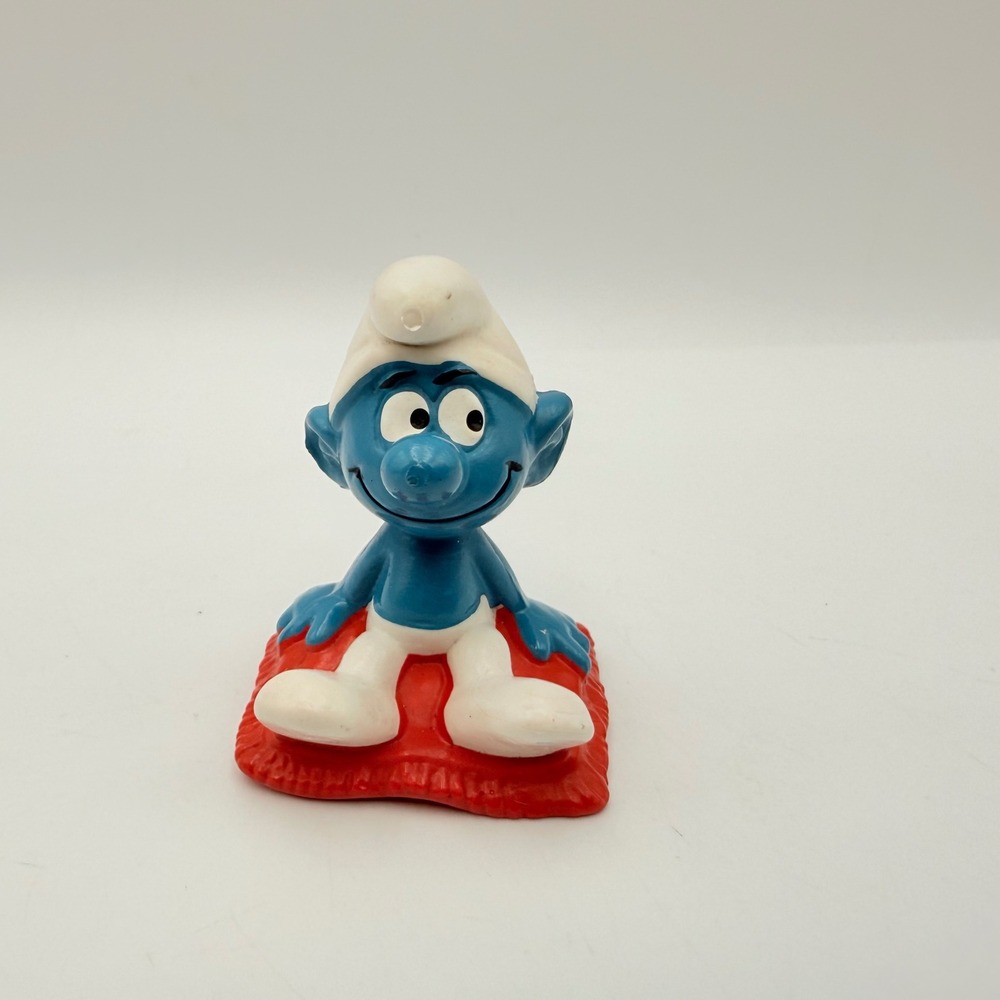 Vintage 1973 Schleich Smurf on Red Pillow PVC Figure W. Berrie & Co Hong Kong